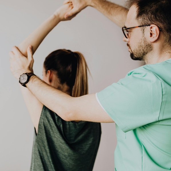 female-and-male-presenters